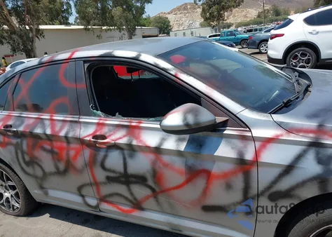 2019 Volkswagen Jetta 1.4T R-Line/1.4T S/1.4T Se z USA, uszkodzony, nr VIN 3VWC57BU2KM186855